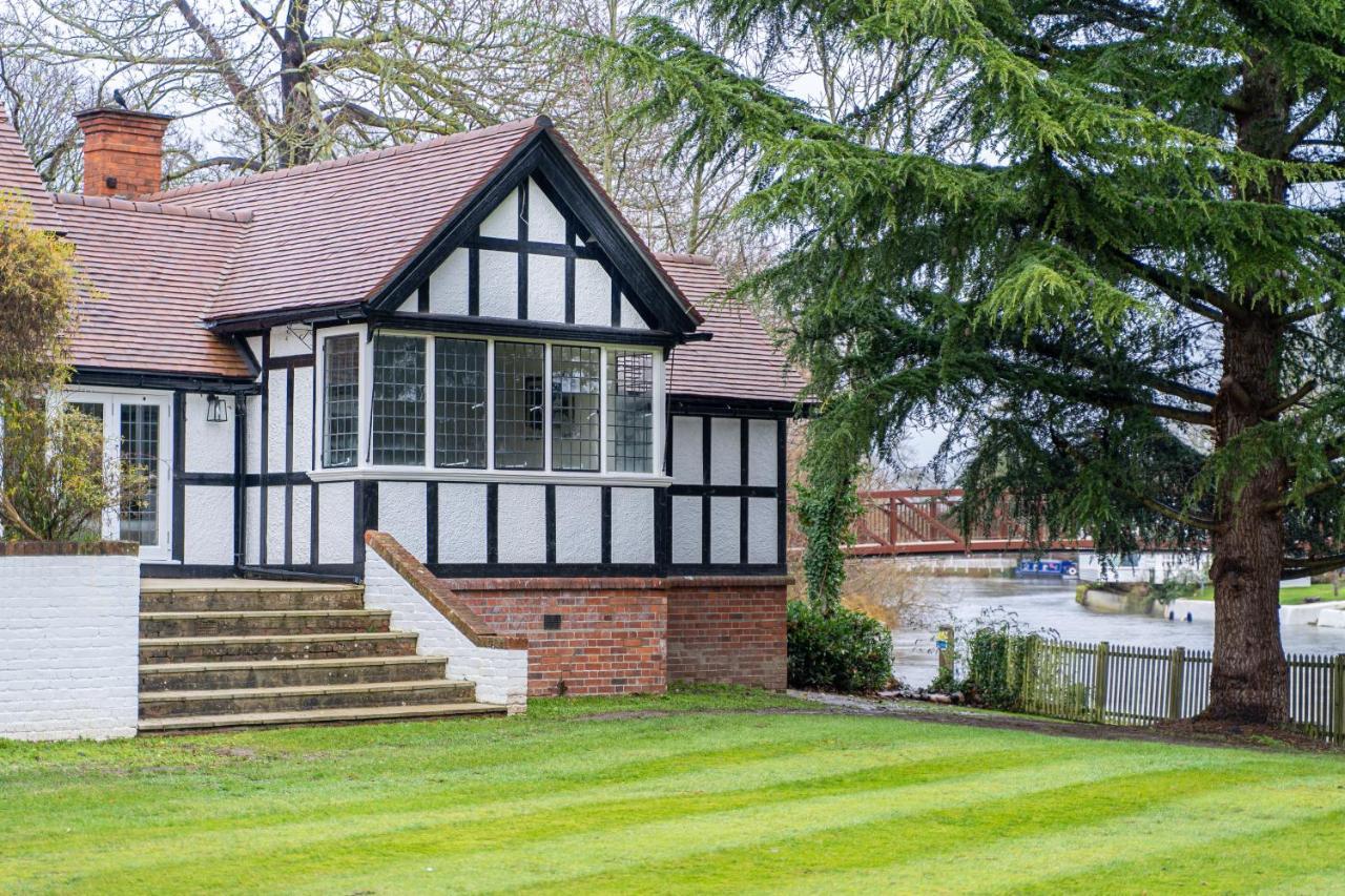 Monkey Island Estate - Small Luxury Hotels Of The World Bray Exterior photo The boathouse at the University of Oxford