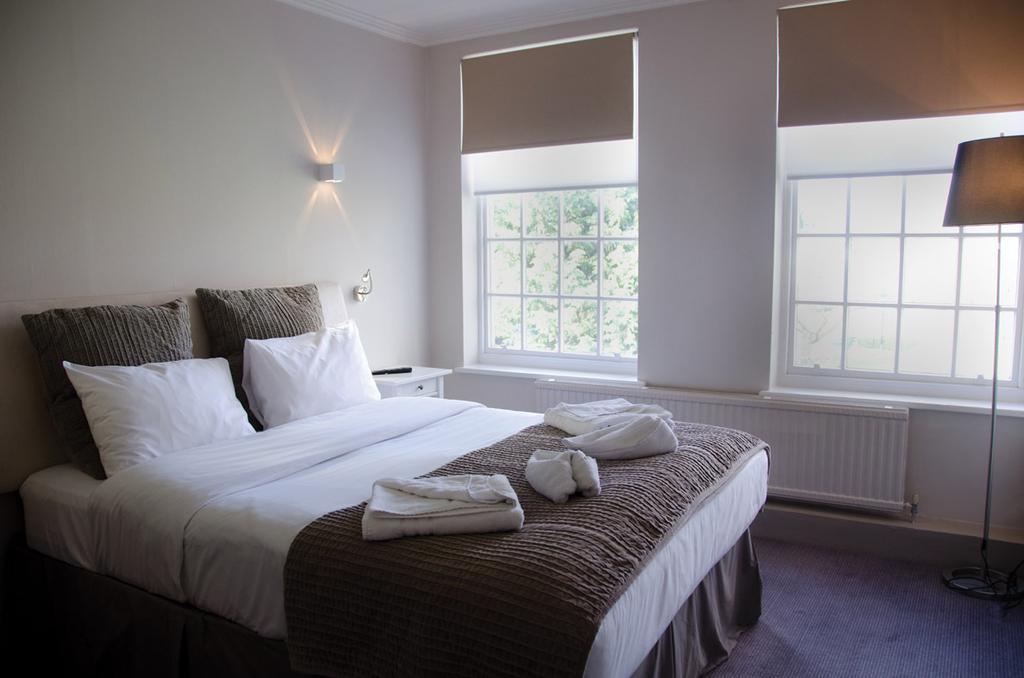Monkey Island Estate - Small Luxury Hotels Of The World Bray Room photo A bedroom at the hotel