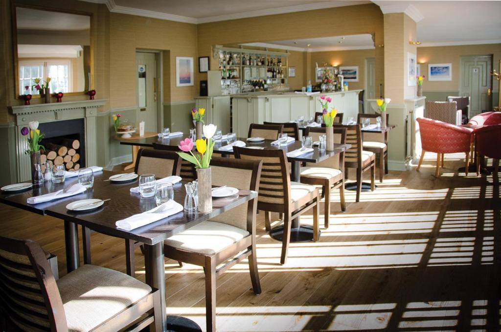 Monkey Island Estate - Small Luxury Hotels Of The World Bray Exterior photo The restaurant at The Old parsonage