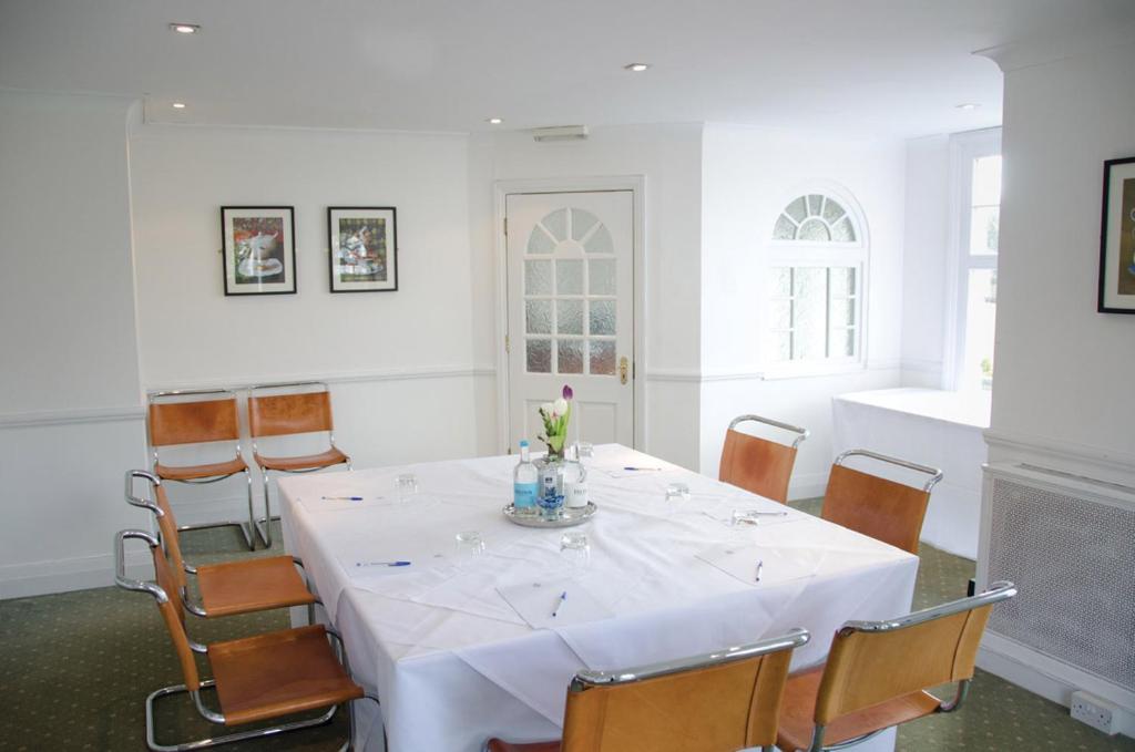 Monkey Island Estate - Small Luxury Hotels Of The World Bray Exterior photo The dining room