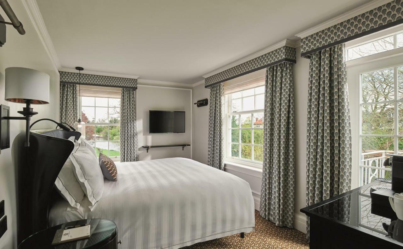 Monkey Island Estate - Small Luxury Hotels Of The World Bray Exterior photo A bedroom at the Inn