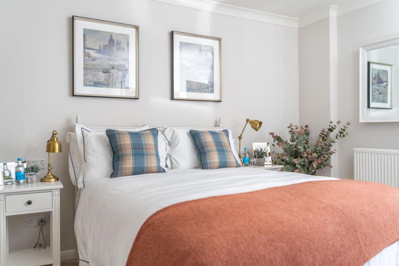 Monkey Island Estate - Small Luxury Hotels Of The World Bray Exterior photo A bedroom at The Swan